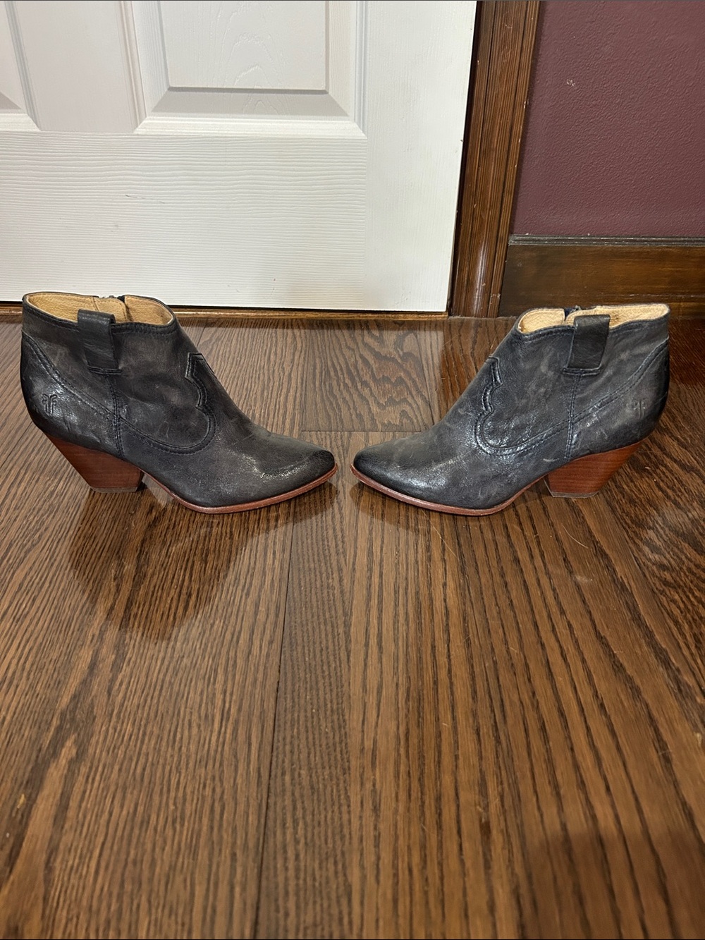 Frye Black Distressed Leather Western Ankle wood stacked bootie boots 6